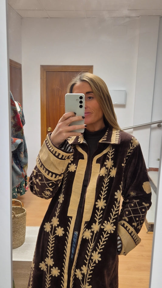 Abrigo Ankit terciopelo marrón chocolate