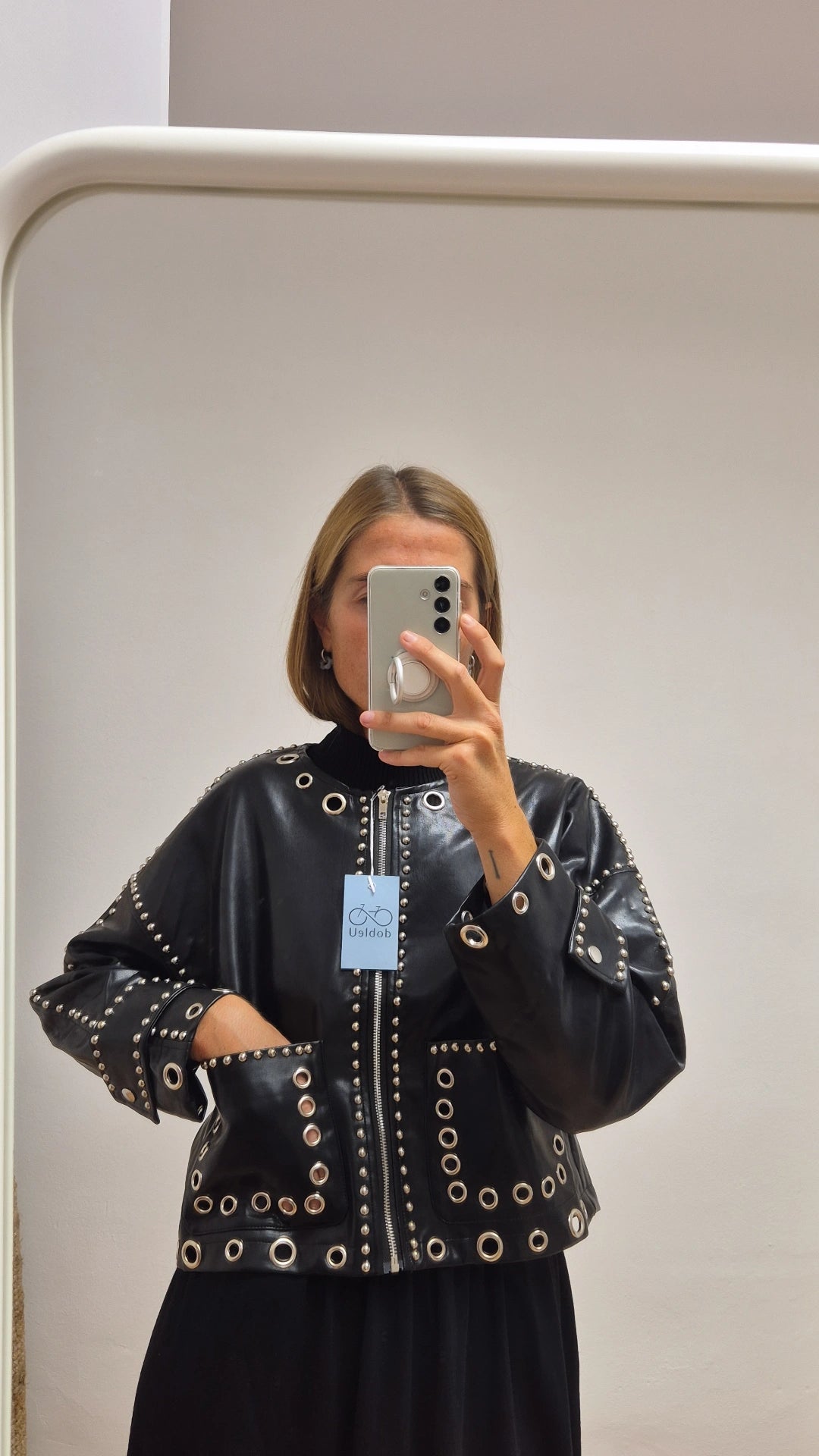 Chaqueta polipiel tachuelas