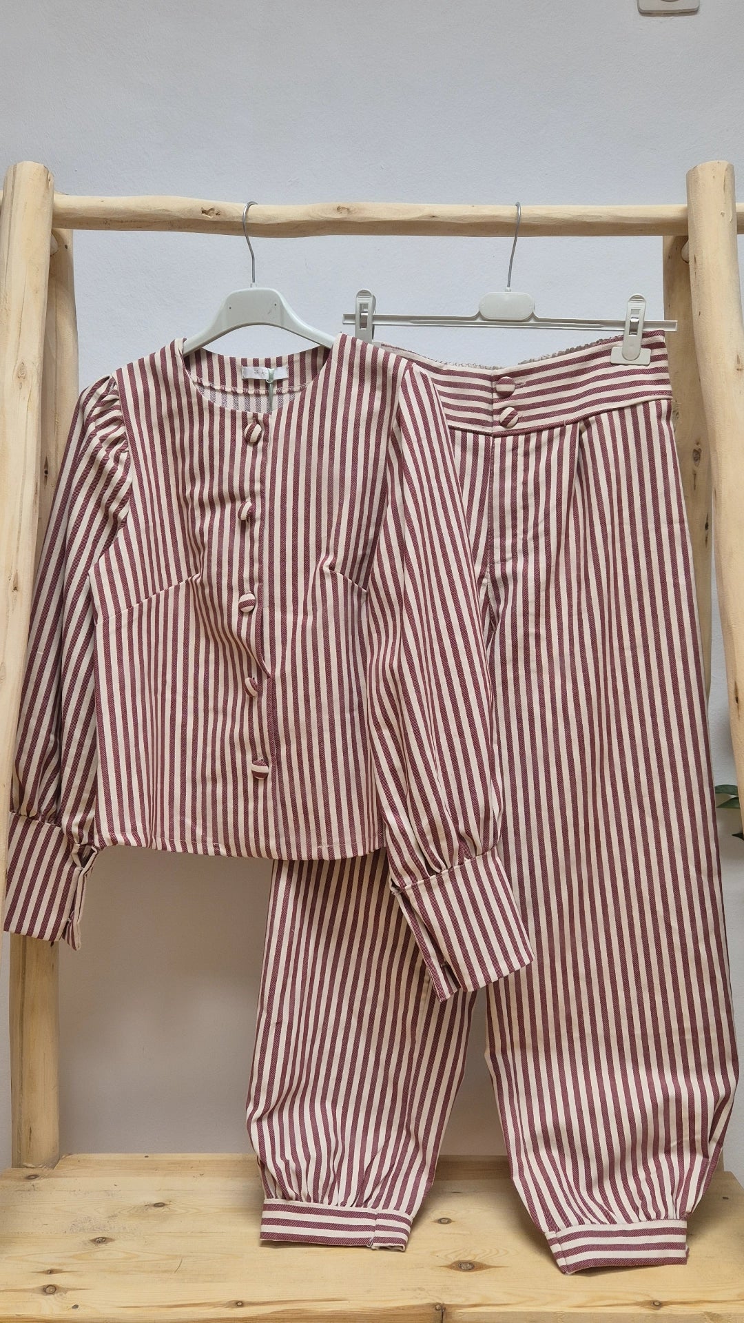 Conjunto Eugenia rosa empolvado rayas finas