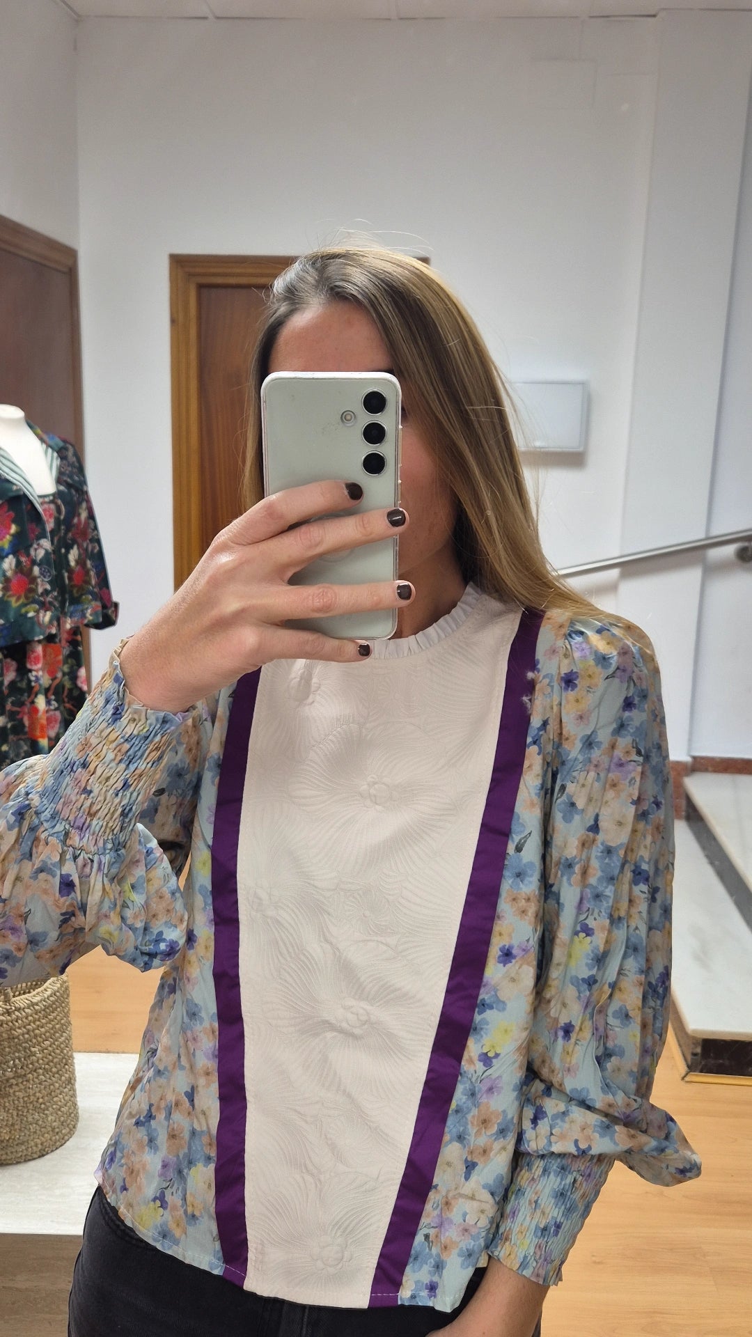 Blusa floral celeste