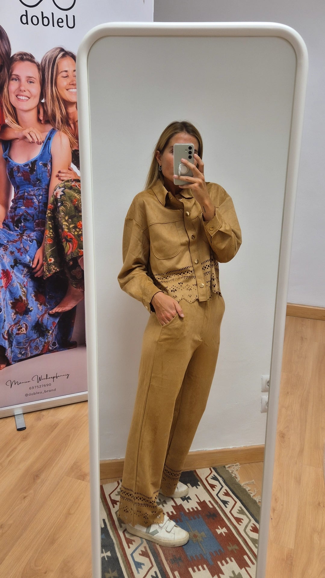 Conjunto ante detalles perforados