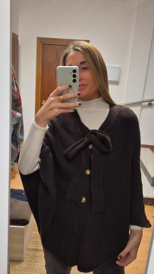 Capa Sophie marrón chocolate