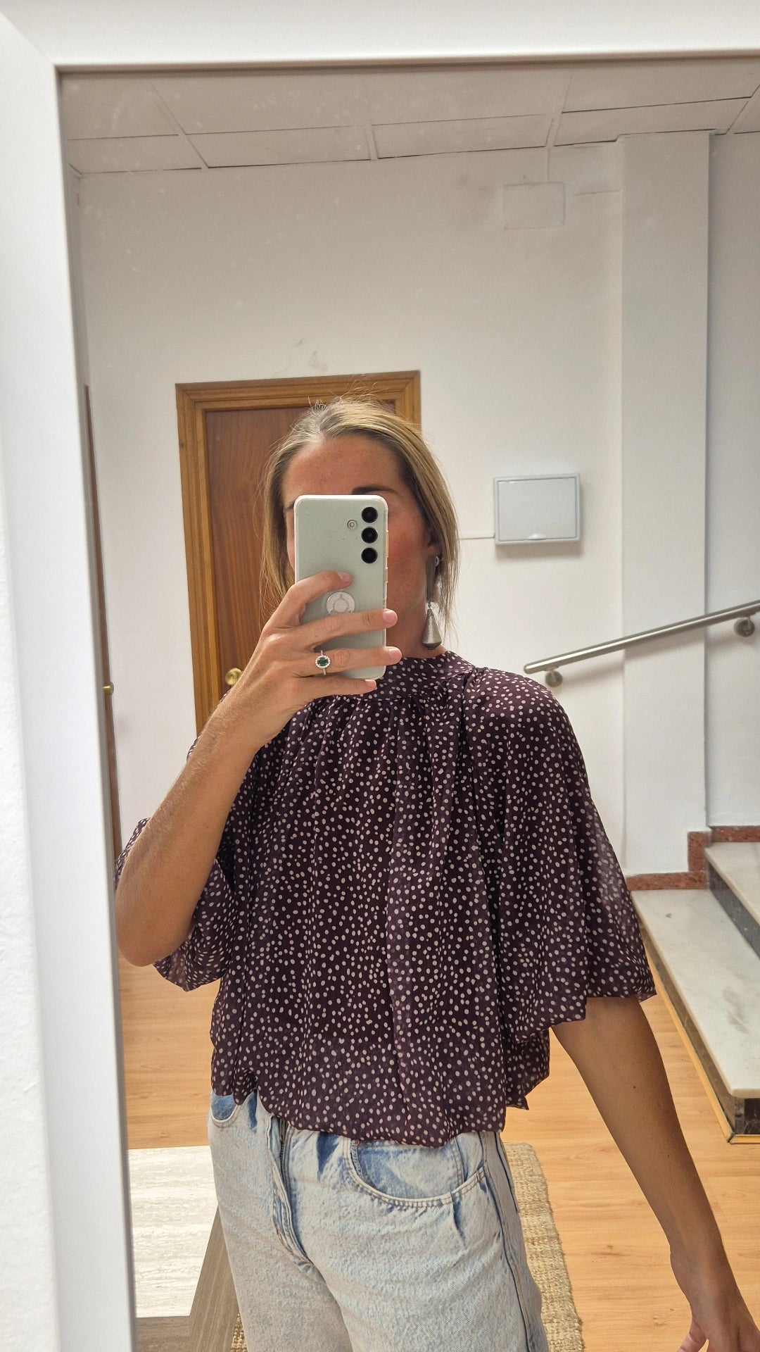 Blusa lunares y lazo