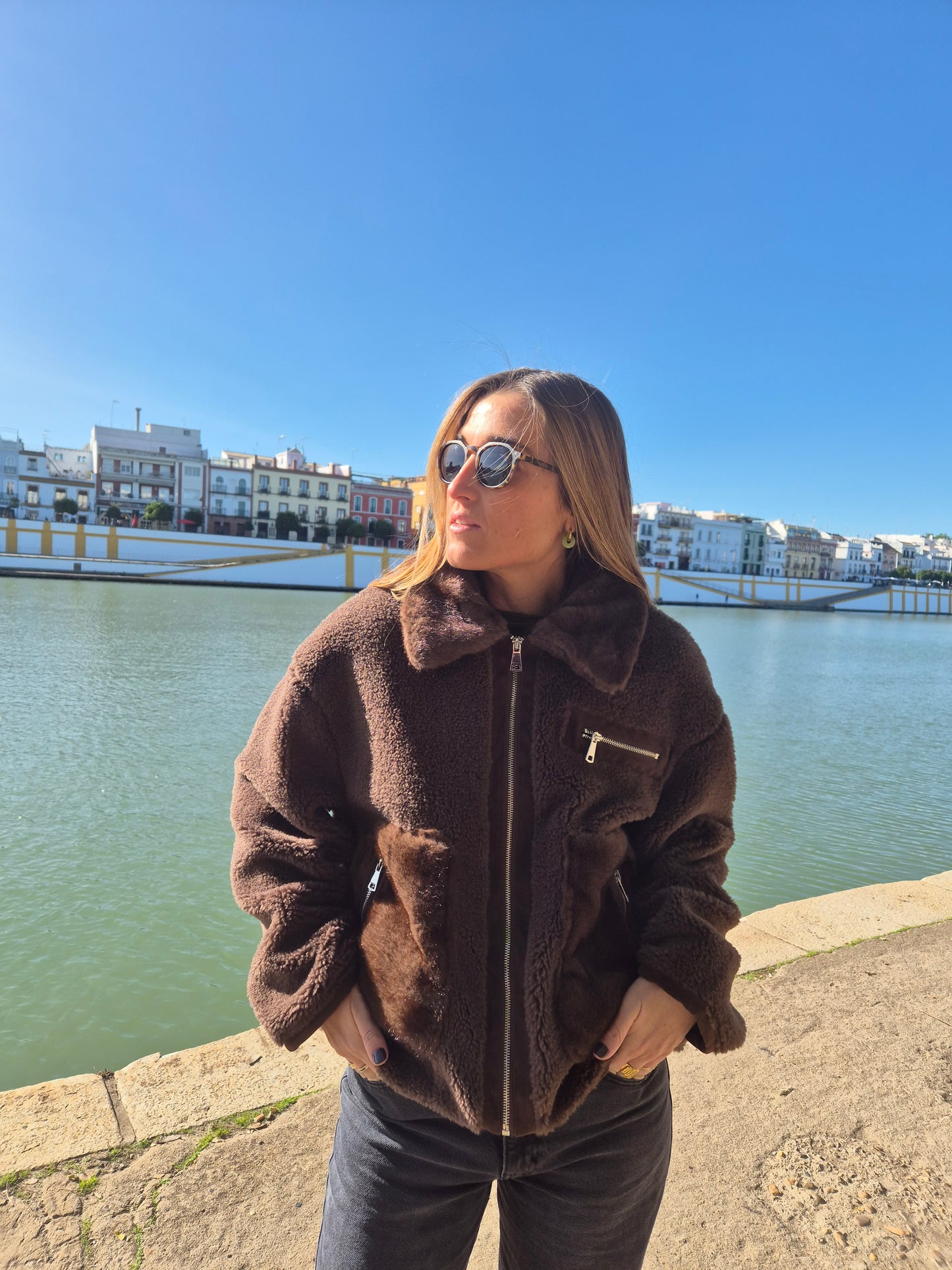 Abrigo polar detalles pelo