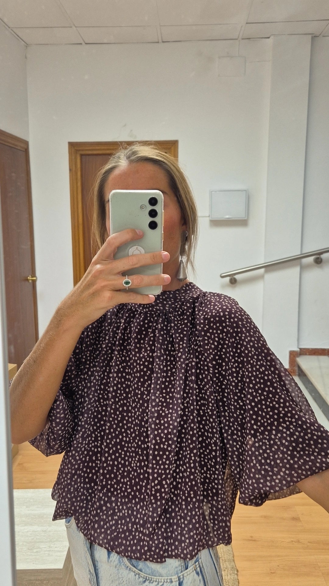Blusa lunares y lazo