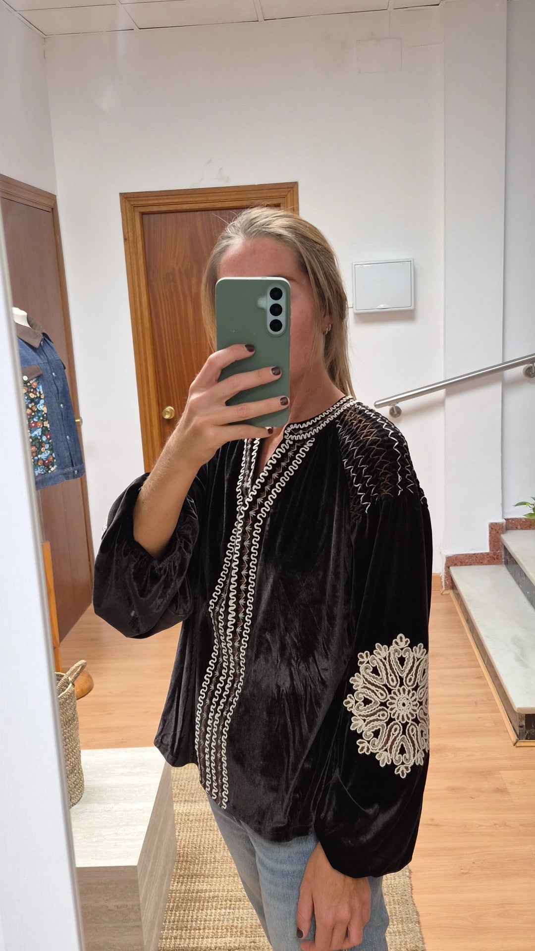 Blusa velvet café