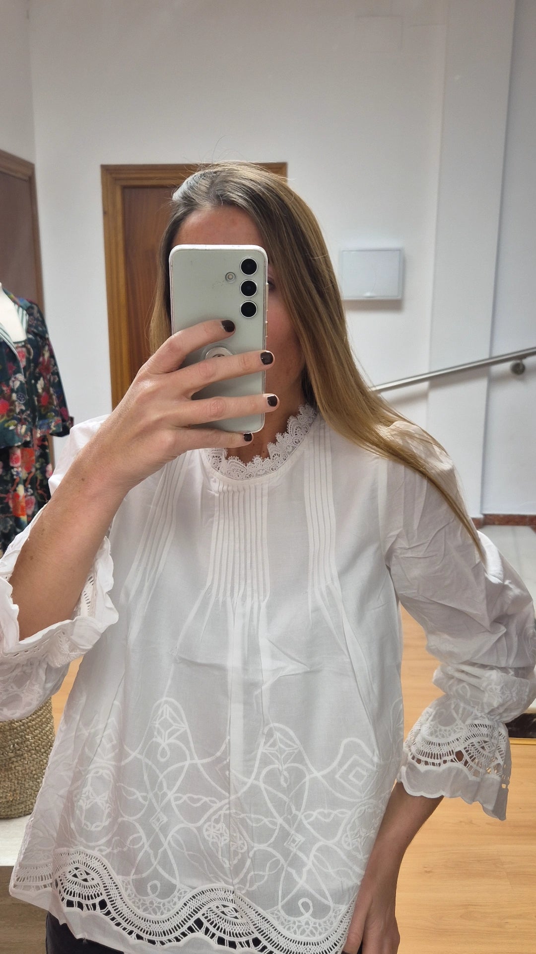 Blusa blanca mil detalles