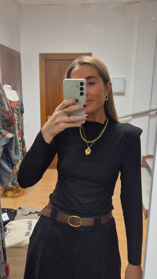 Camiseta básica maxihombreras negro