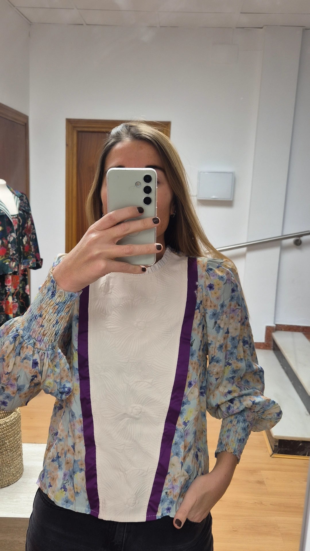 Blusa floral celeste