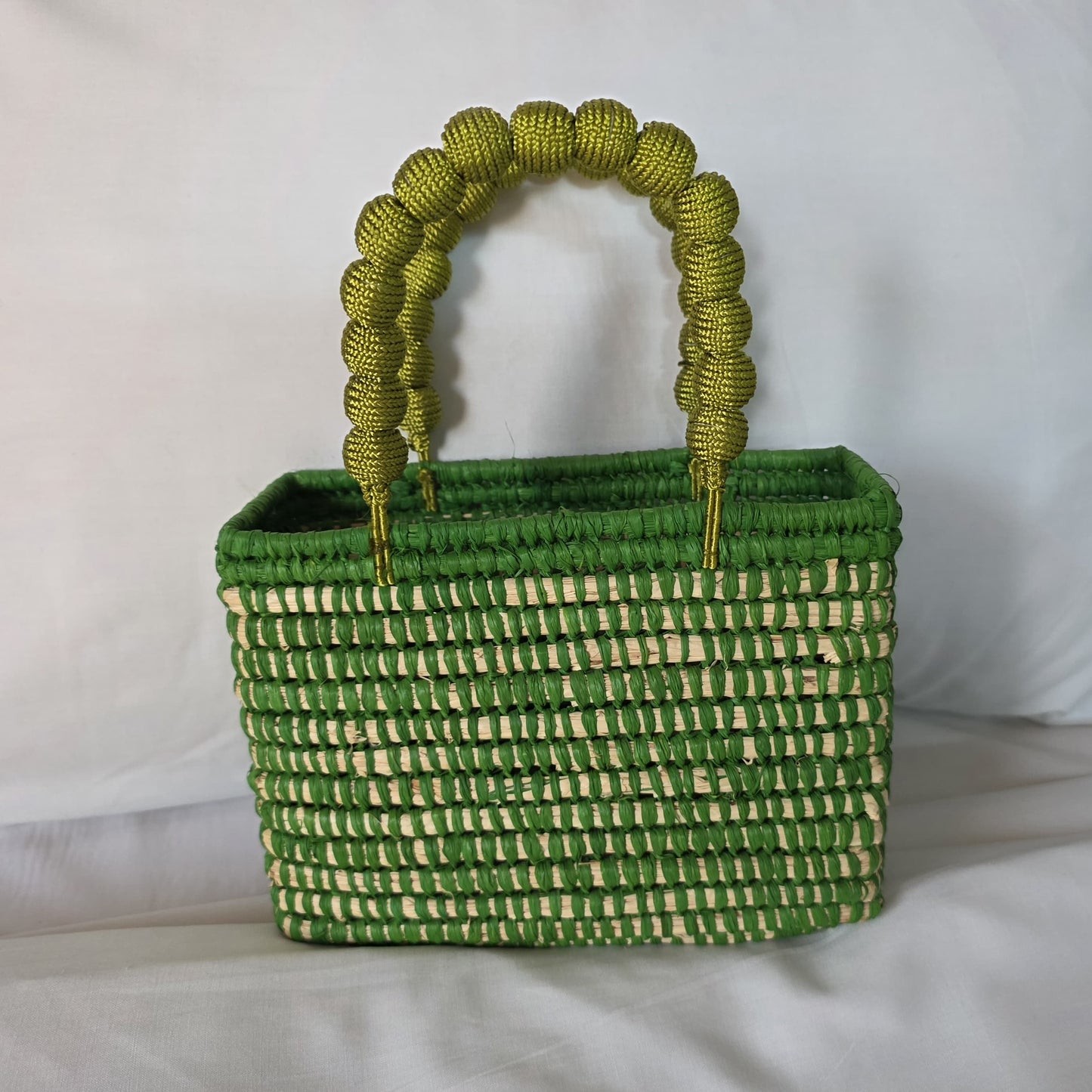 Bolso artesanal de rafia y algodón amaré
