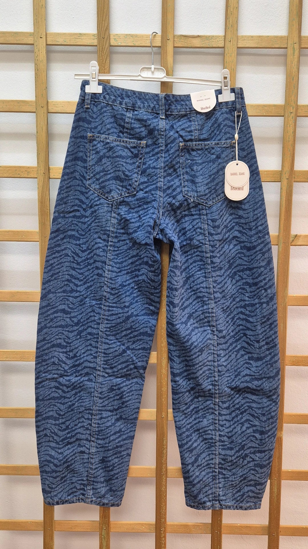 Pantalón denim corte holgado